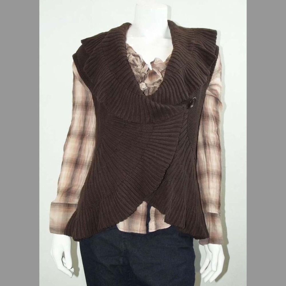 Brown Ruffle Shirt & Sweater Vest Bundle - Size L